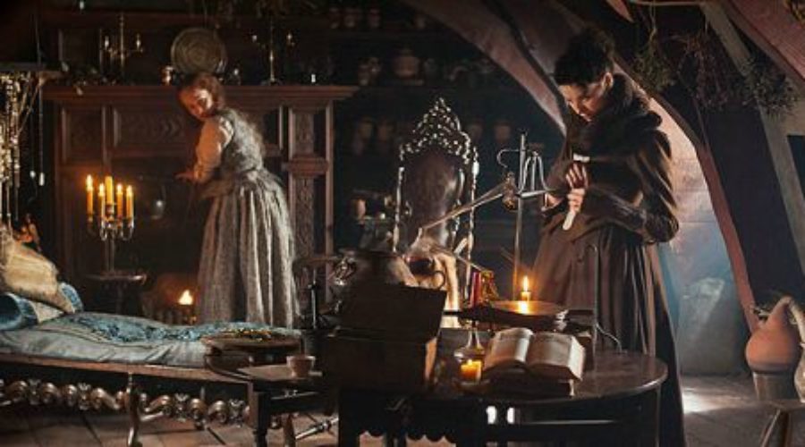 Claire2BMedicine2BOutlander.jpg