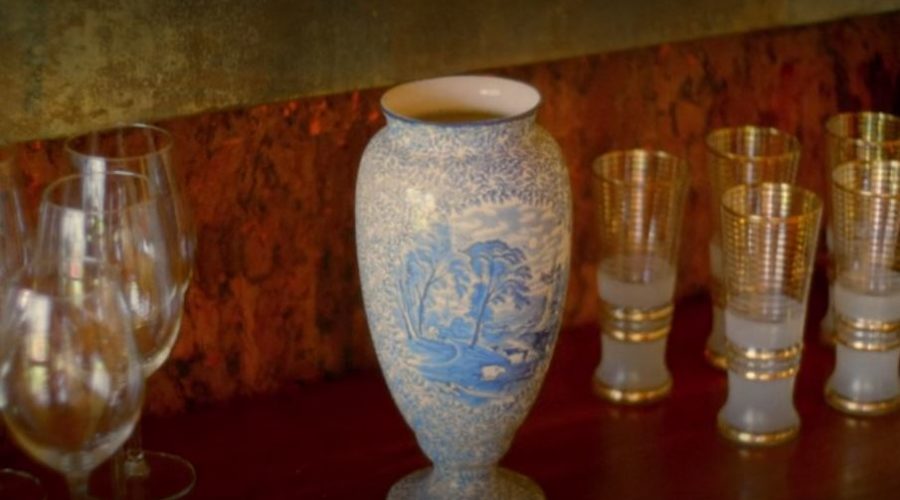 outlander easter eggs, the vase in outlander